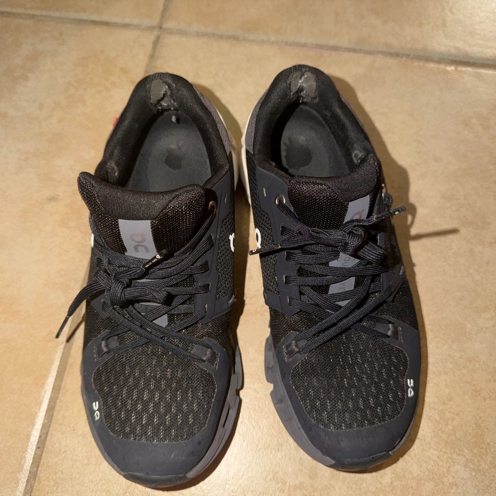 ON Women's Black Sneakers